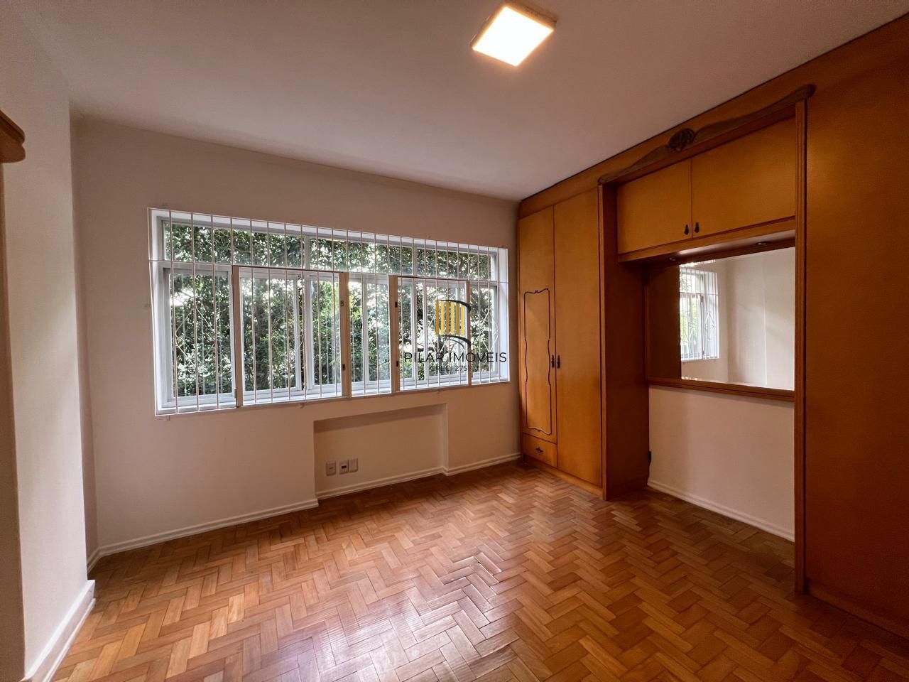 Apartamento amplo com 3 dormitórios,1 vaga, na Rua Duque de Caxias, Porto Alegre