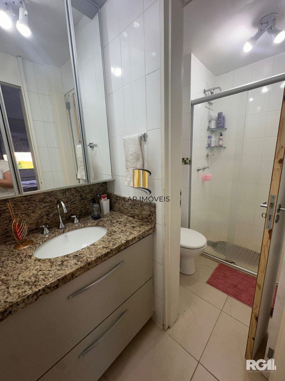 Apartamento com 2 dormitórios, 1 vaga, no bairro Camaquã, Porto Alegre, RS.