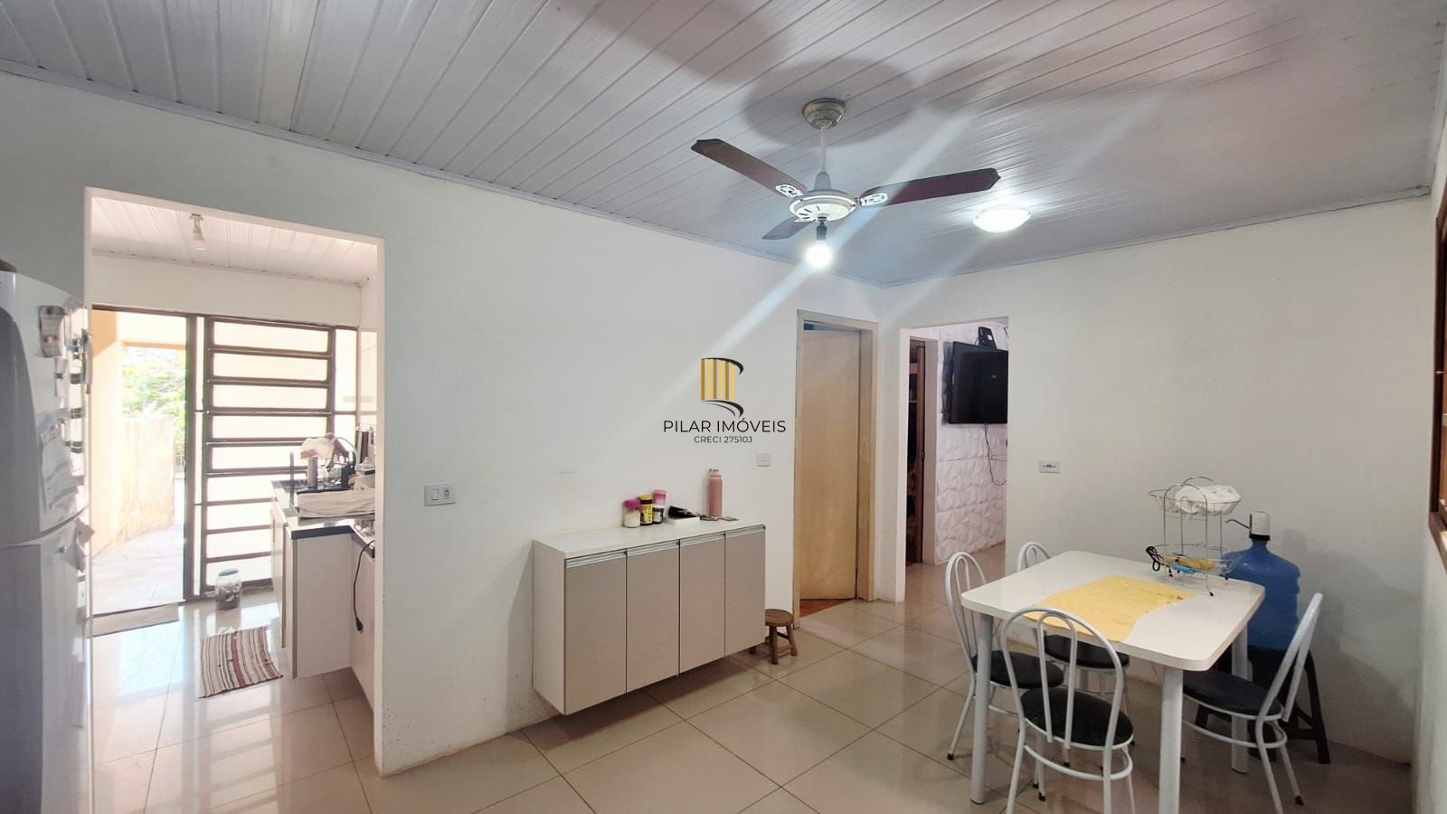 Se você procura uma casa com pátio e churrasqueira  para receber sua família e amigos , aqui é seu lugar!