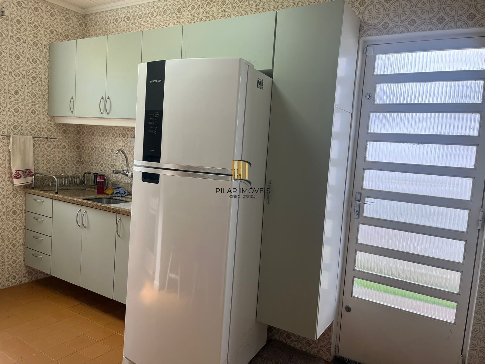 Casa térrea, com 2 dormitórios, 3 vagas, no bairro Ipanema, Porto Alegre, RS