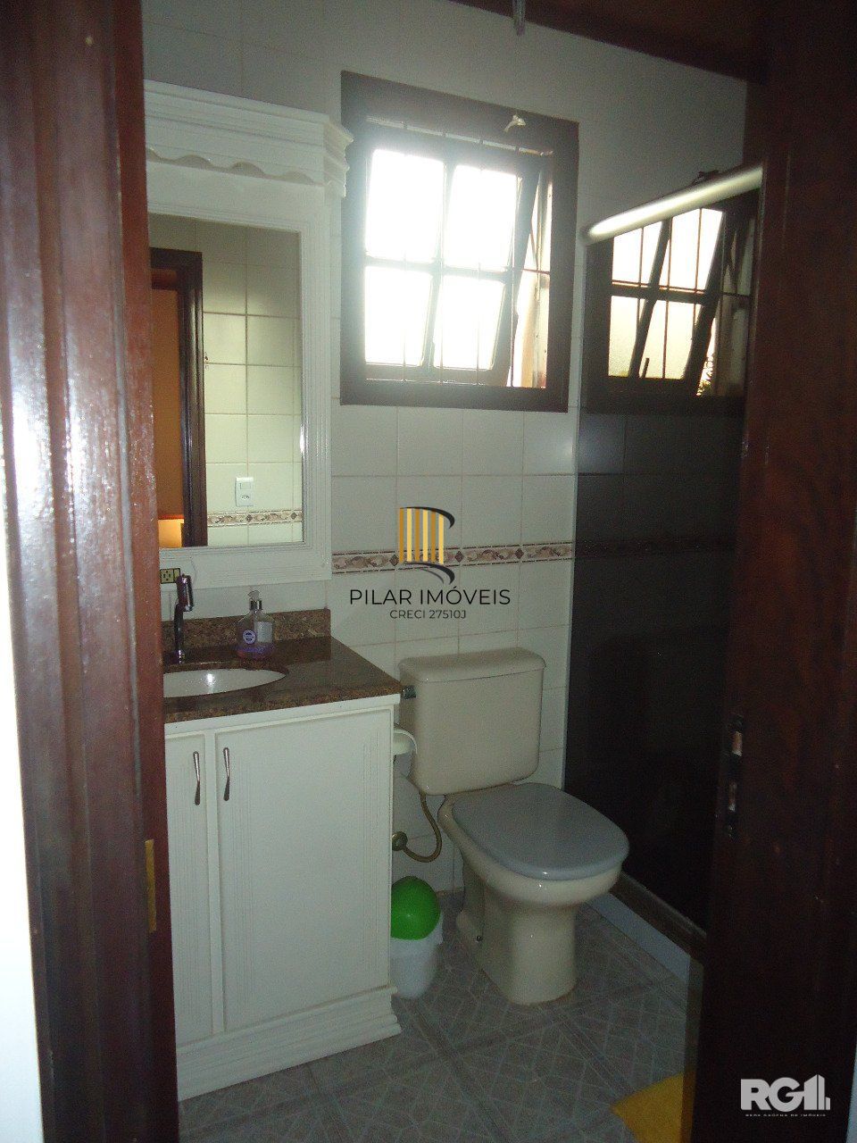 Casa em condomínio, com 3 dormitórios, sendo 1 suíte, 1 vaga coberta, no bairro Cavalhada, Porto Alegre, RS