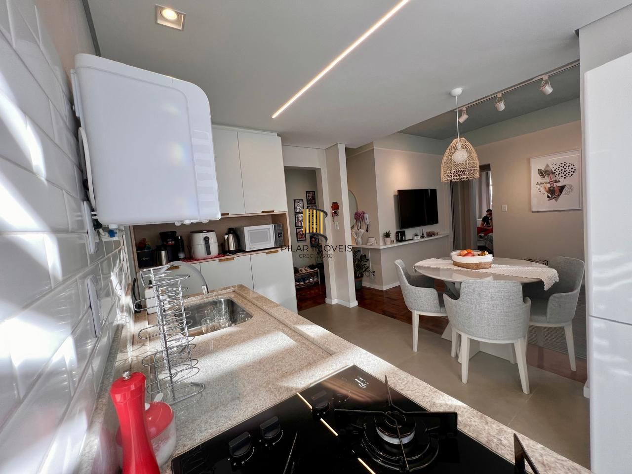 Apartamento com 2 dormitórios, reformado, no bairro Farroupilha, Porto Alegre/RS