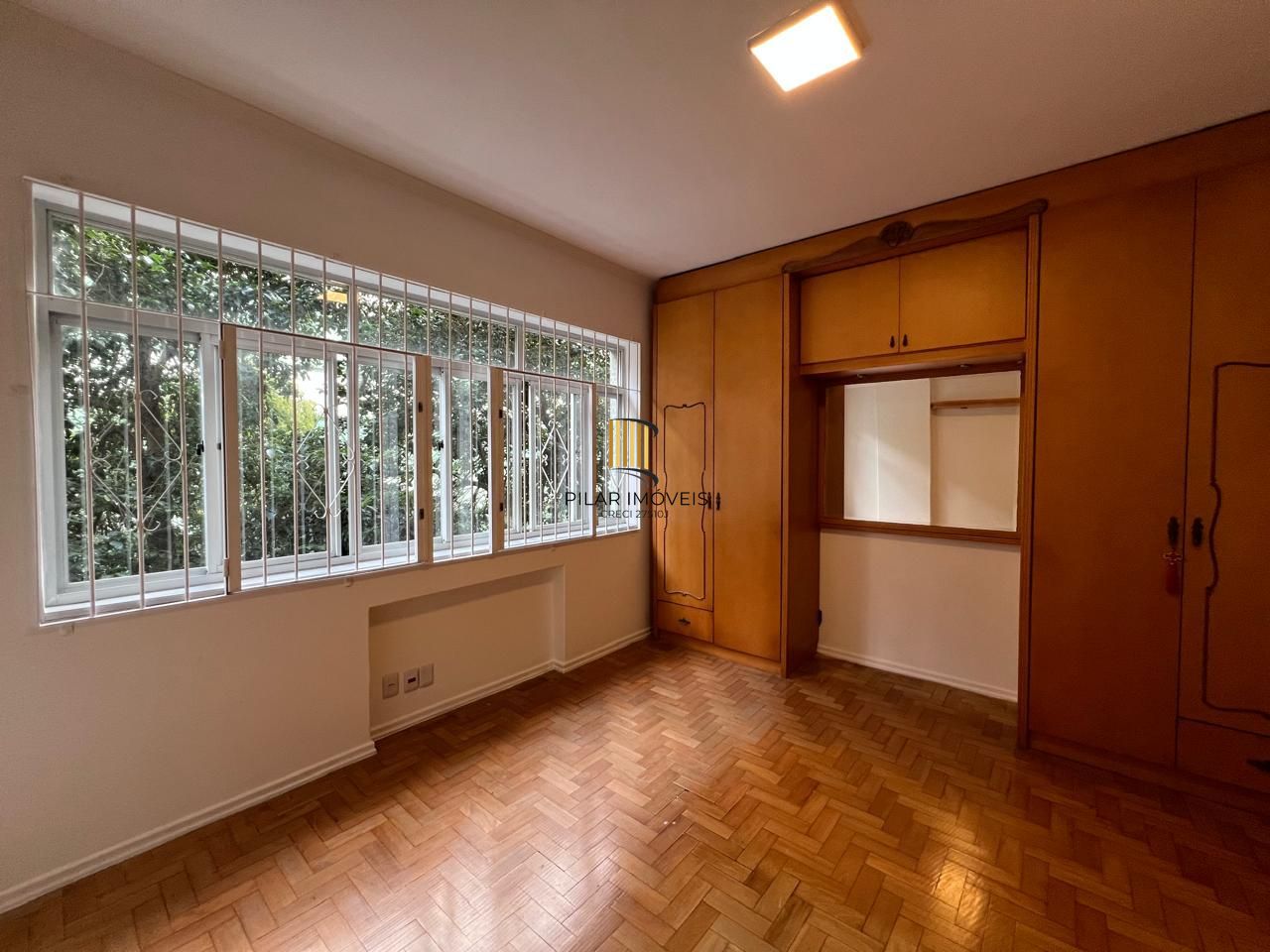 Apartamento amplo com 3 dormitórios,1 vaga, na Rua Duque de Caxias, Porto Alegre
