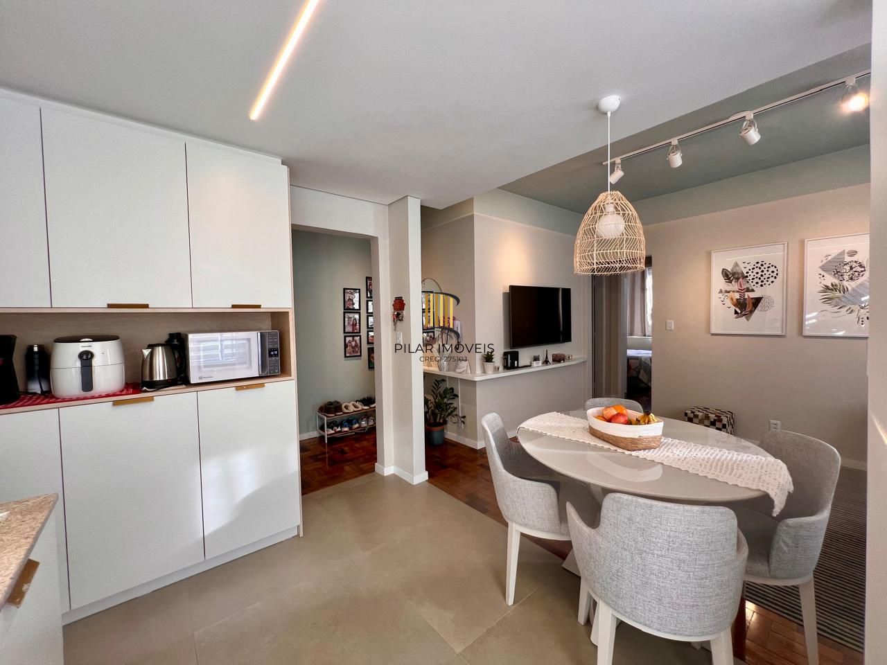 Apartamento com 2 dormitórios, reformado, no bairro Farroupilha, Porto Alegre/RS