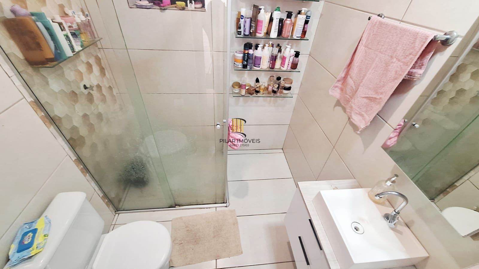 Se você procura uma casa com pátio e churrasqueira  para receber sua família e amigos , aqui é seu lugar!