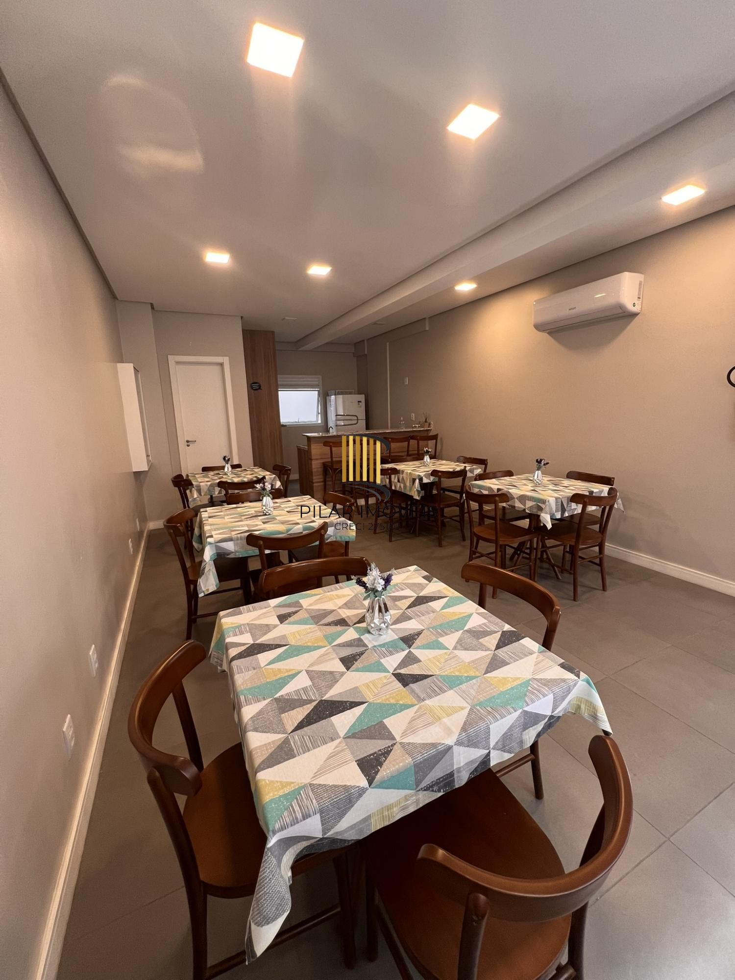 Apartamento com 2 dormitórios, sendo 1 suíte, 1 vaga, no bairro Floresta, em Porto Alegre, RS