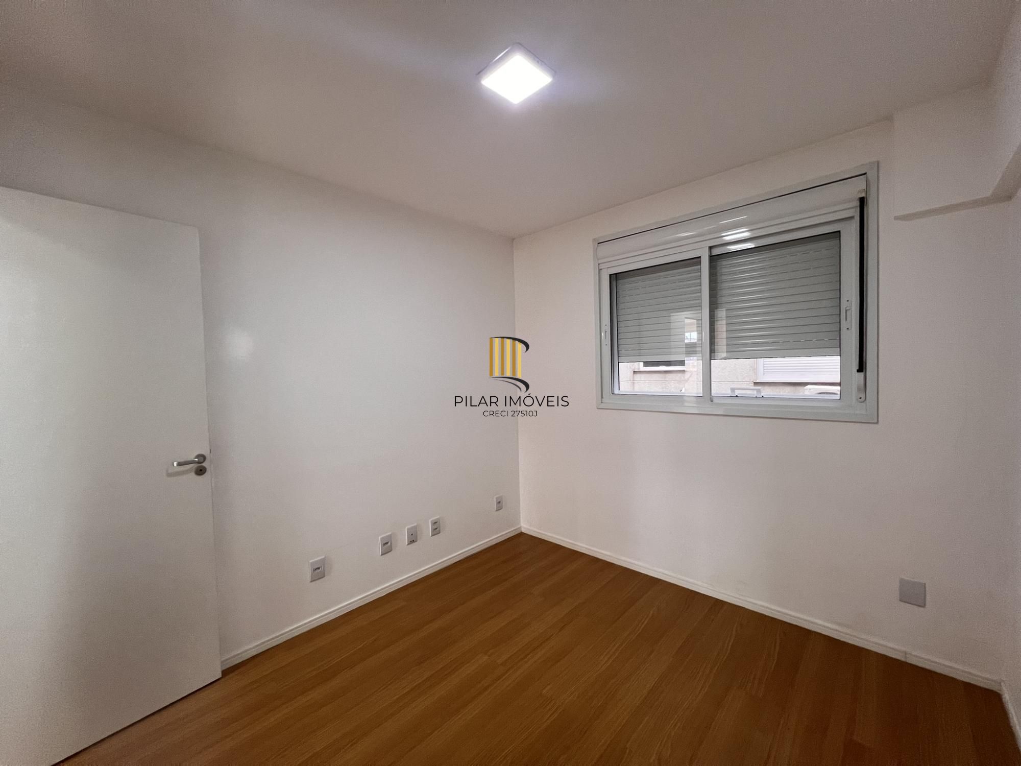 Apartamento com 2 dormitórios, sendo 1 suíte, 1 vaga, no bairro Floresta, em Porto Alegre, RS