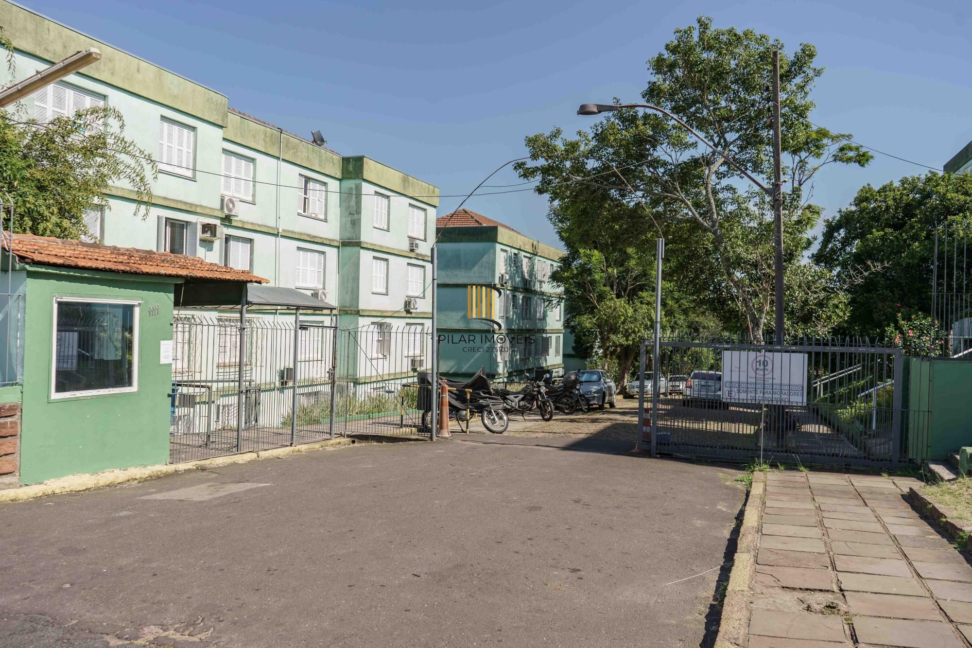 Ótimo imóvel reformado na Orfanotrófio, com 2 dormitórios, próximo ao Cristal e a faculdade UniRitter.