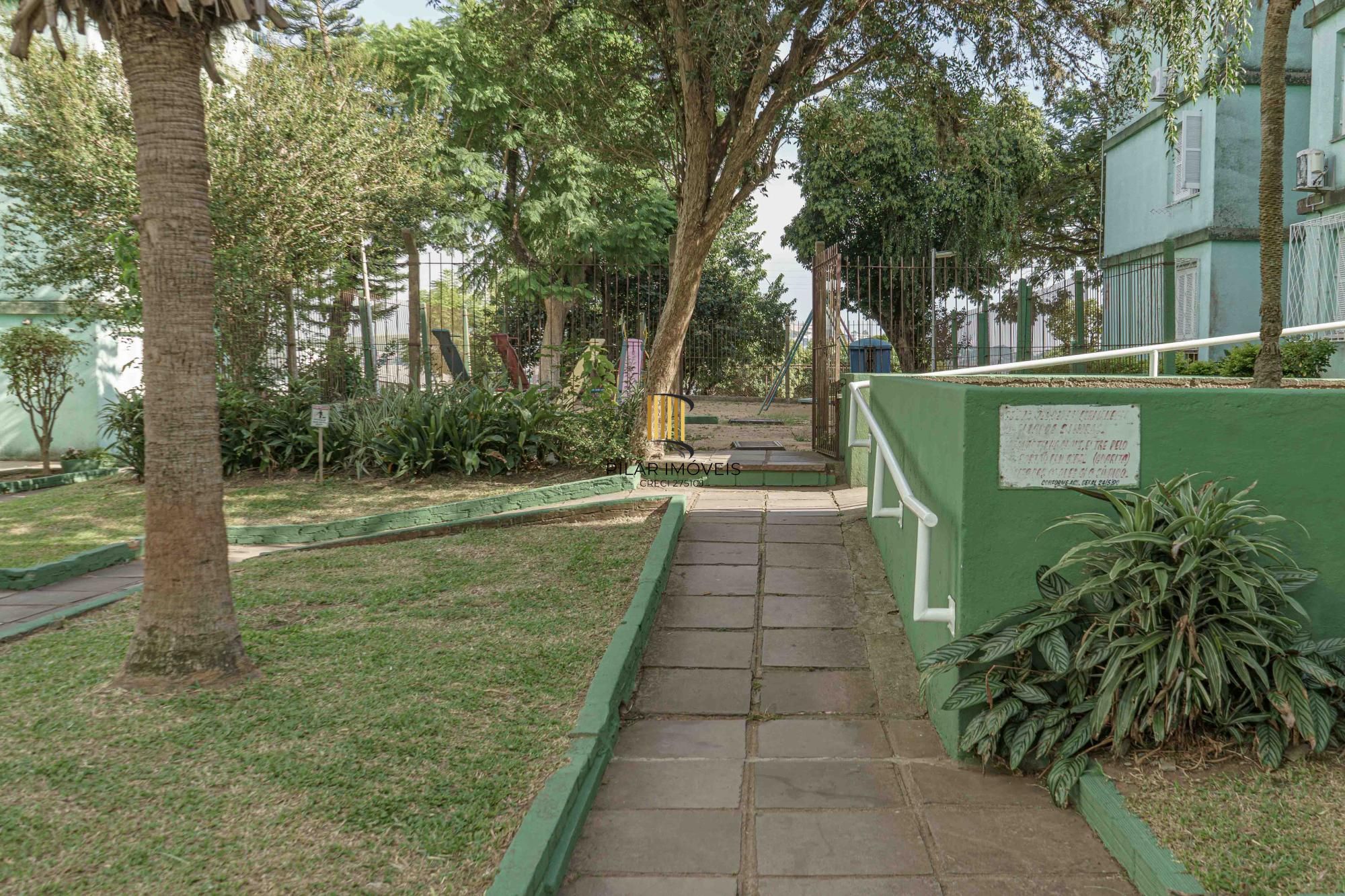 Ótimo imóvel reformado na Orfanotrófio, com 2 dormitórios, próximo ao Cristal e a faculdade UniRitter.