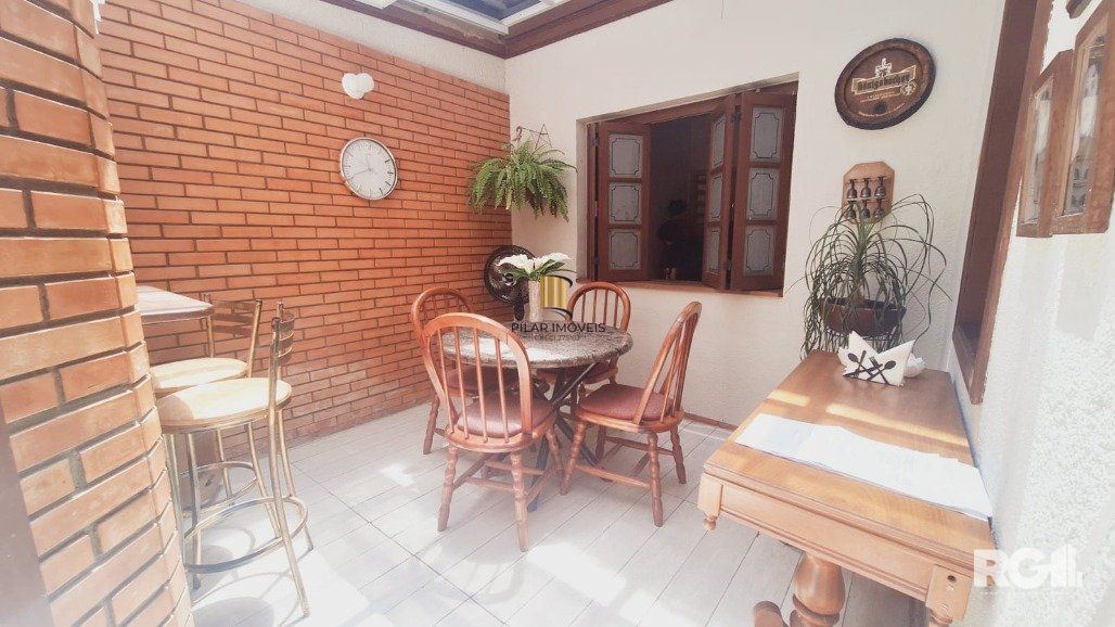 Apartamento com 3 dormitórios, 2 banheiros, 1 vaga no bairro Petrópolis em Porto Alegre, RS