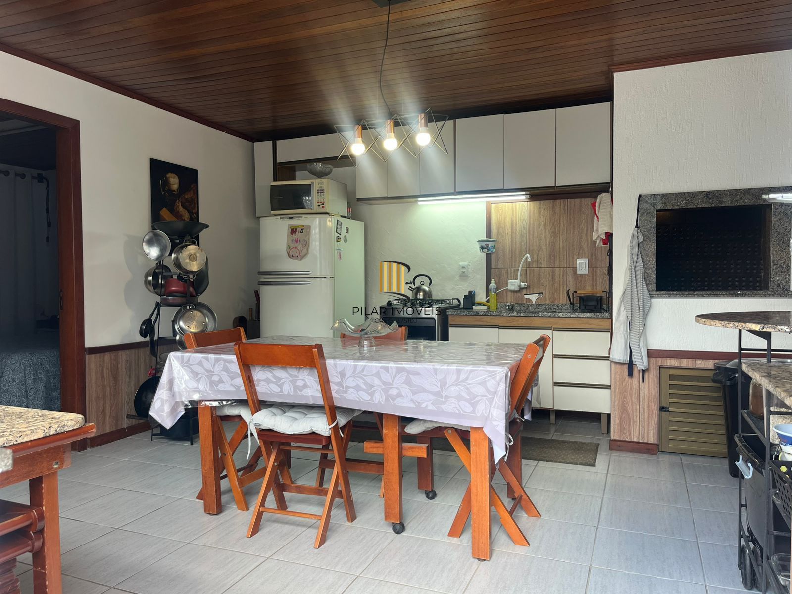 Casa térrea, com 2 dormitórios, 3 vagas, no bairro Ipanema, Porto Alegre, RS