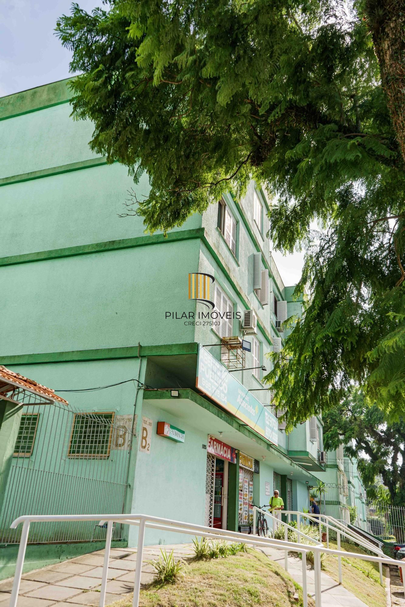 Ótimo imóvel reformado na Orfanotrófio, com 2 dormitórios, próximo ao Cristal e a faculdade UniRitter.