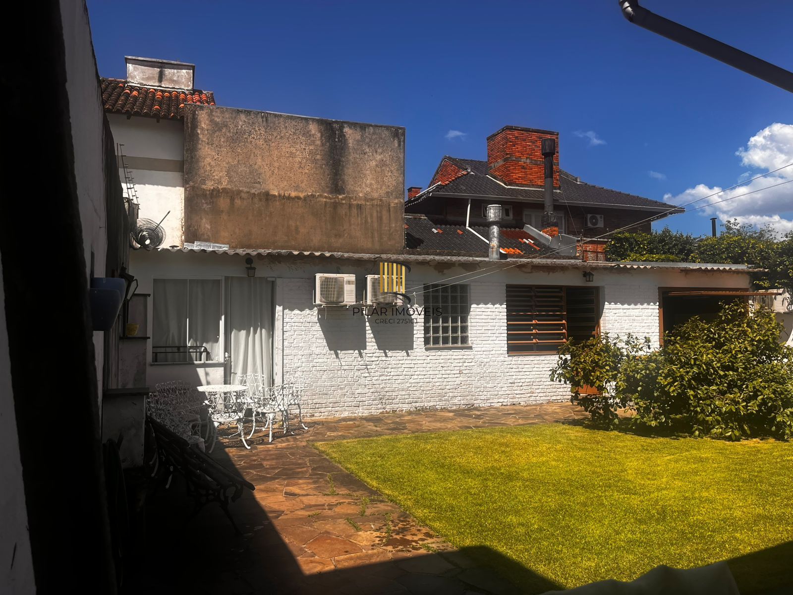 Casa térrea, com 2 dormitórios, 3 vagas, no bairro Ipanema, Porto Alegre, RS