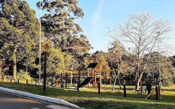 Terreno de 800m² no loteamento Vale dos Pinheiros, em Gramado, RS
