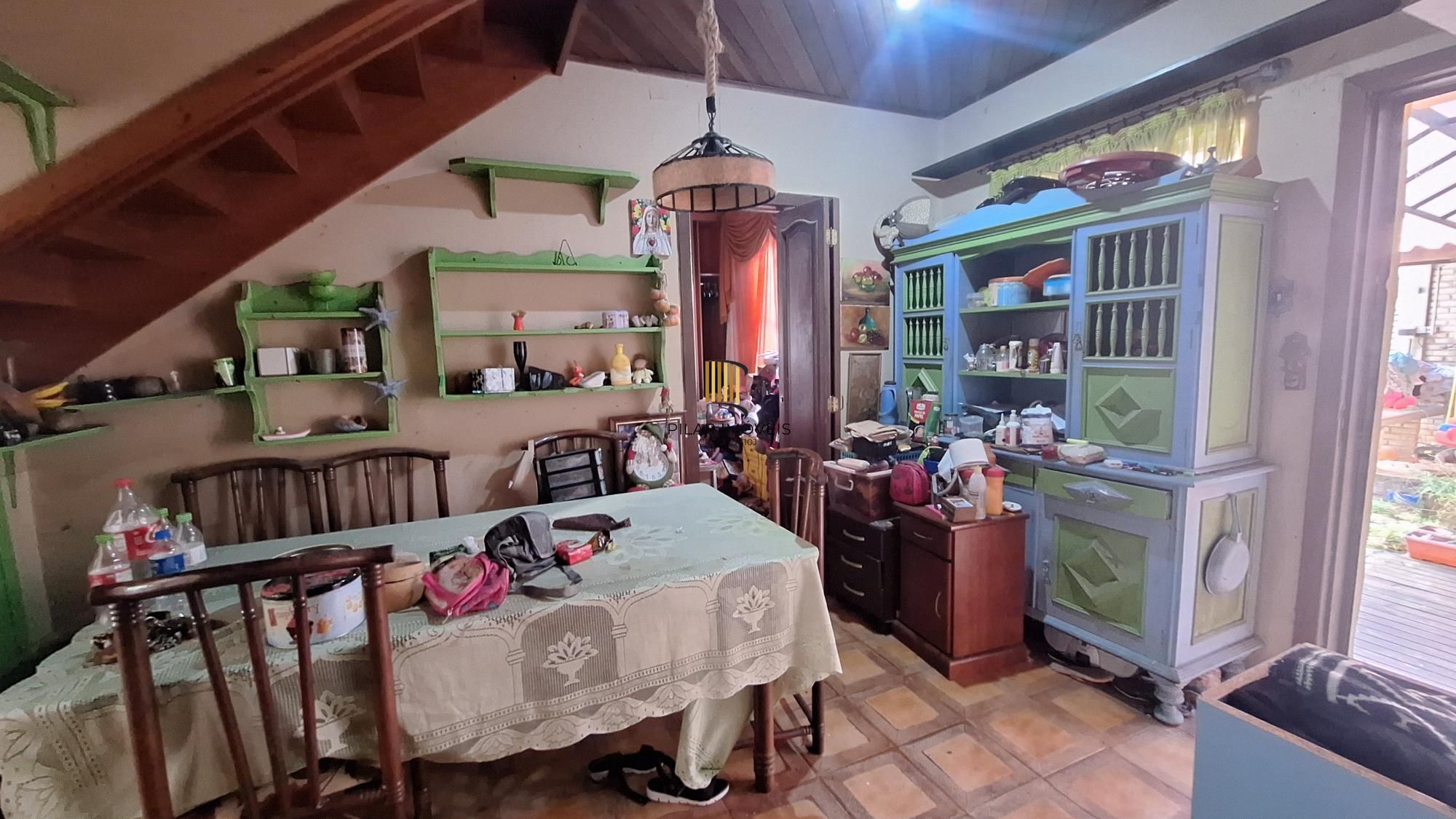 Comprar para reformar. Casa com  5 quartos no bairro Petrópolis!