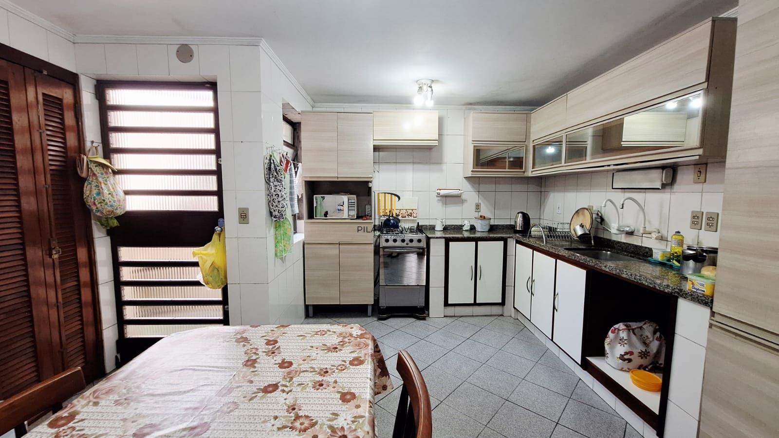 Casa com 4 dormitórios, piscina, 4 vagas, no bairro Teresópolis, Porto Alegre,RS