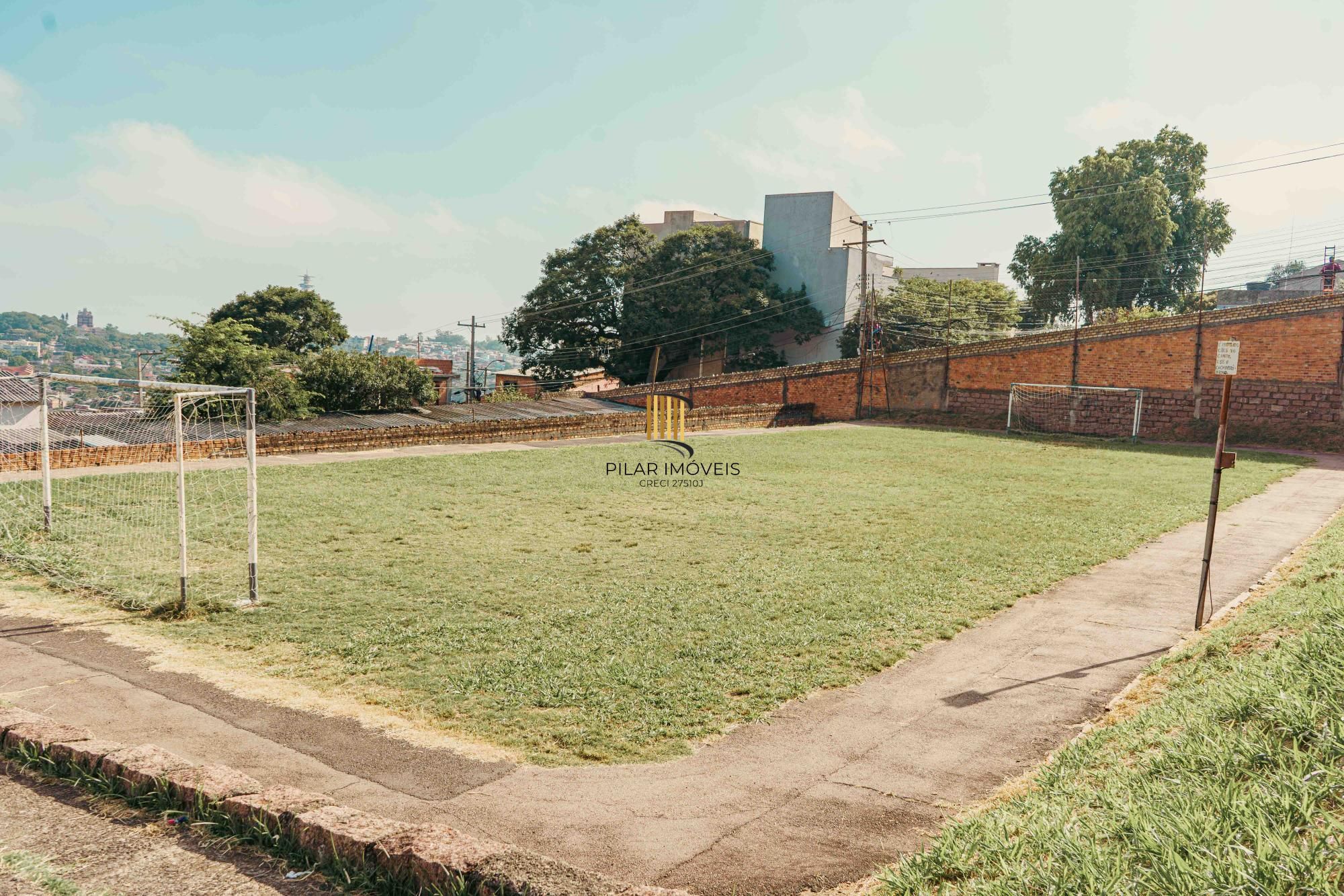 Ótimo imóvel reformado na Orfanotrófio, com 2 dormitórios, próximo ao Cristal e a faculdade UniRitter.