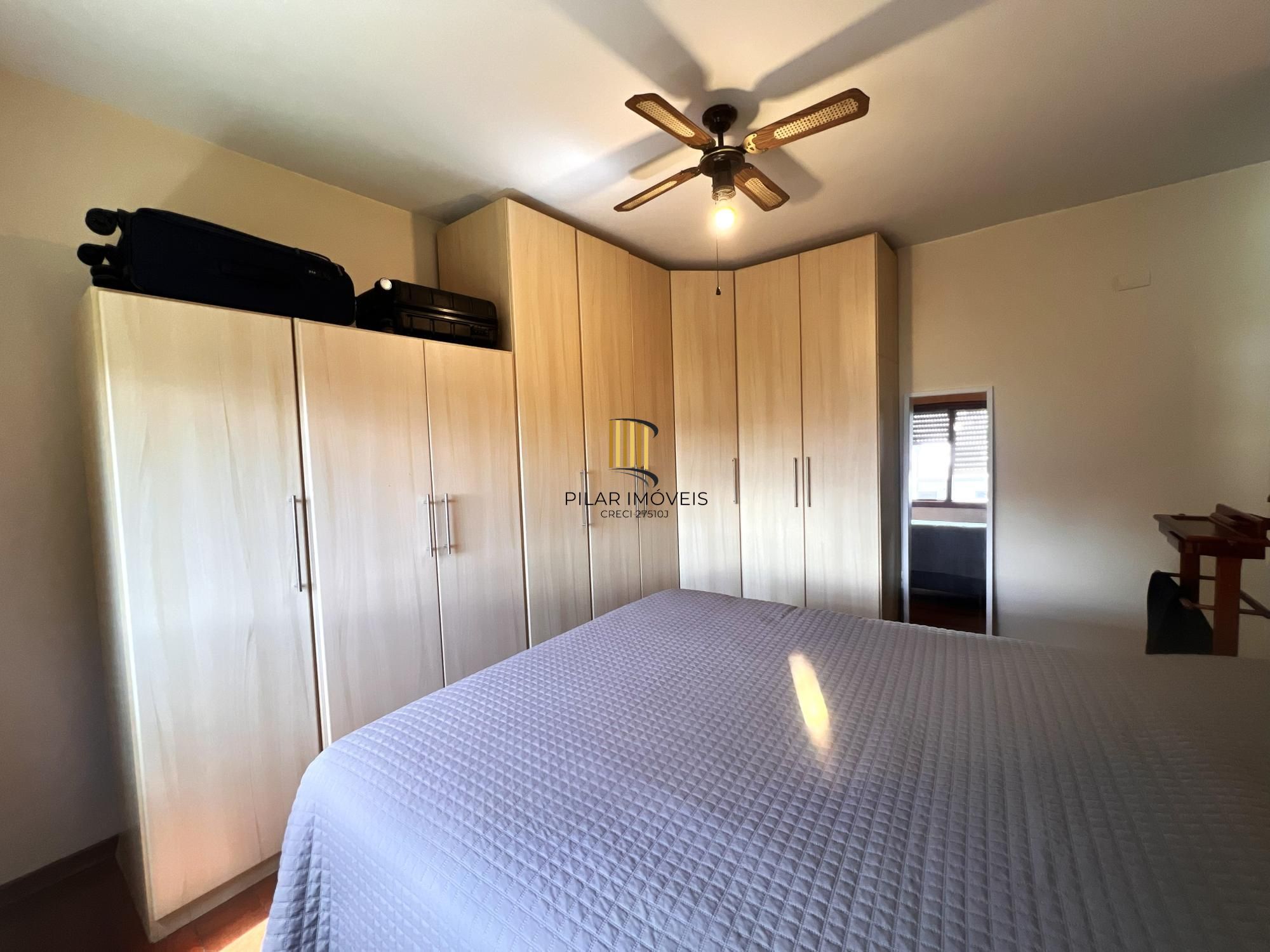 Apartamento com 3 dormitórios, sendo 1 suíte, lareira e 2 vagas no Menino Deus