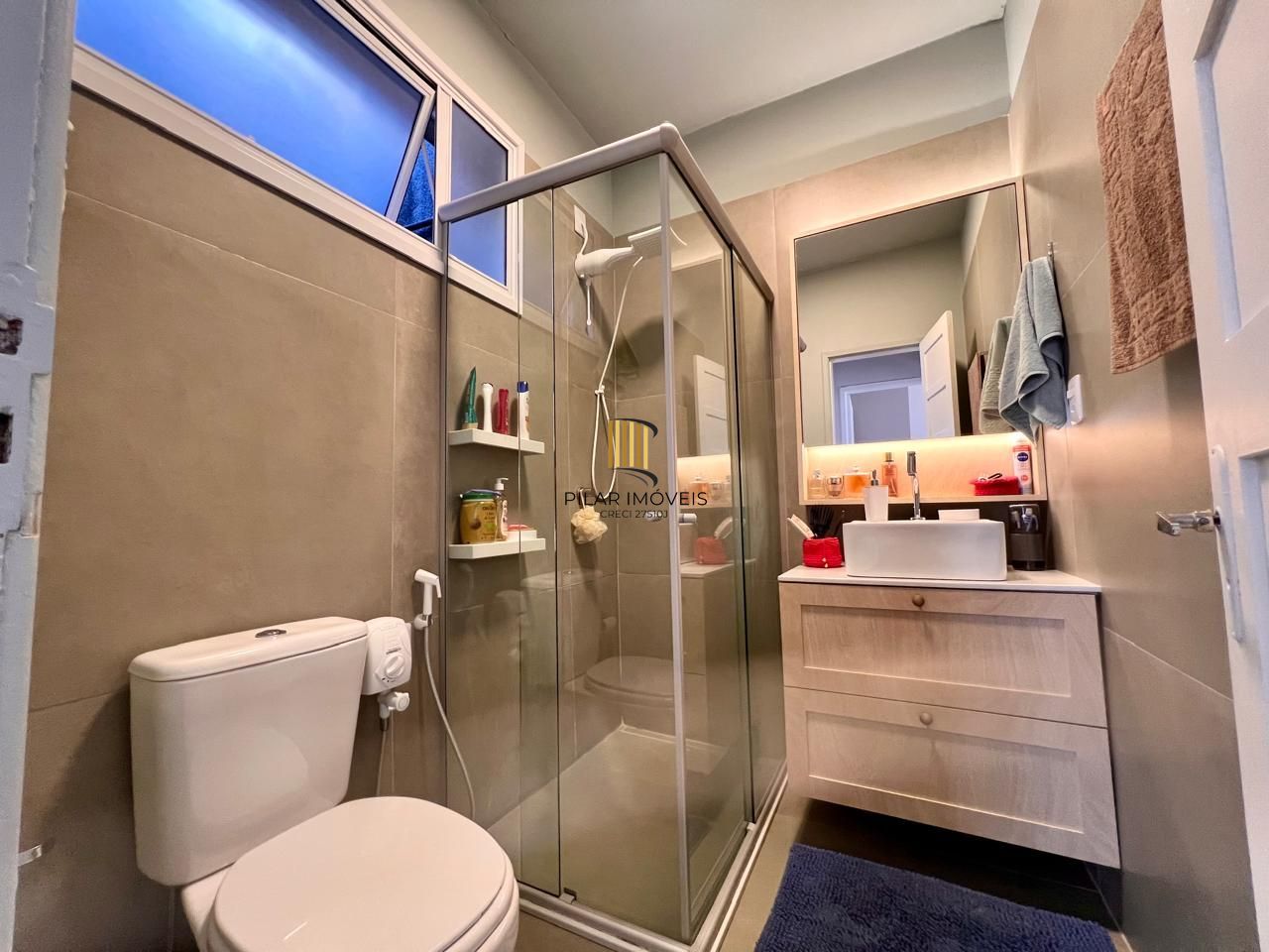 Apartamento com 2 dormitórios, reformado, no bairro Farroupilha, Porto Alegre/RS