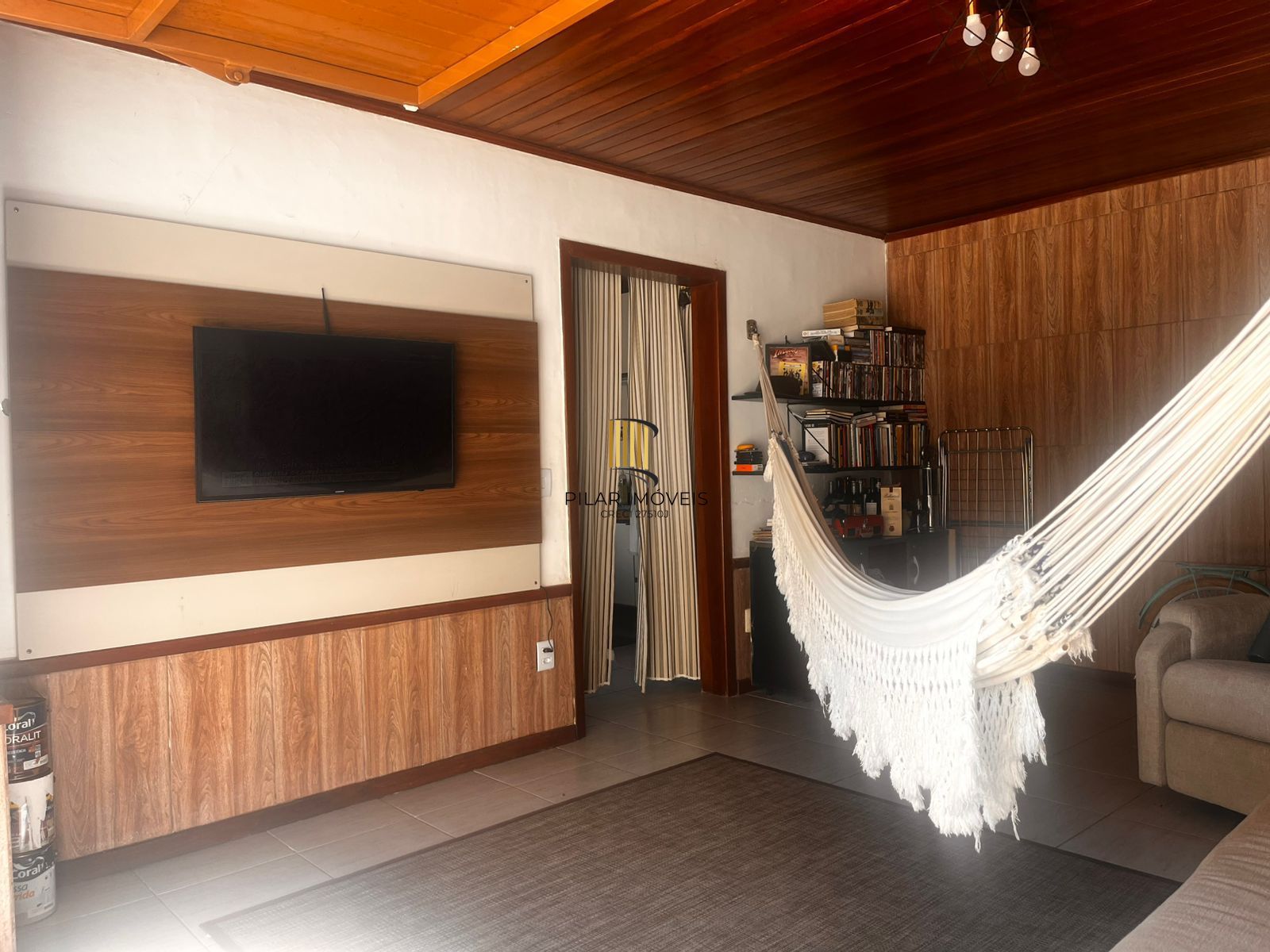 Casa térrea, com 2 dormitórios, 3 vagas, no bairro Ipanema, Porto Alegre, RS