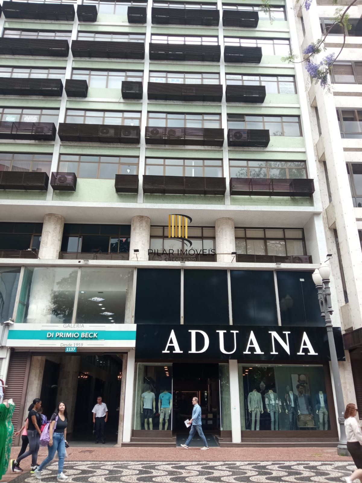 Sala comercial na praça da Alfandega