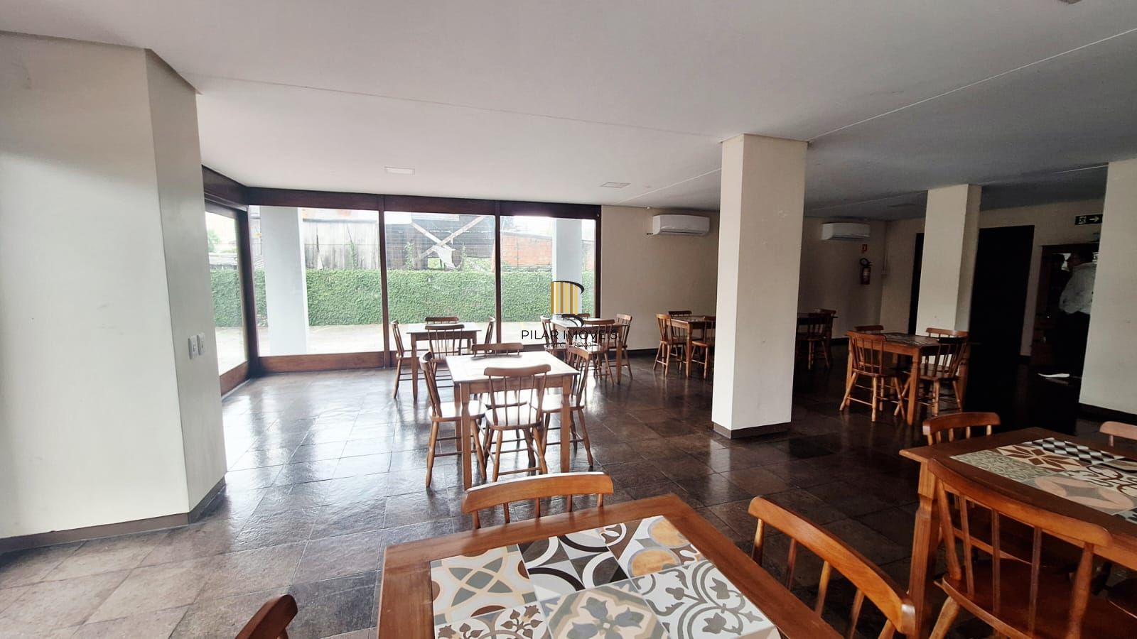 Apartamento 1 dormitório, 1 vaga coberta, portaria , elevador, vista, salao de festas, no bairro Santana, Porto Alegre, RS