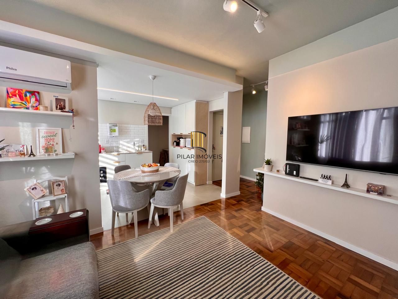 Apartamento com 2 dormitórios, reformado, no bairro Farroupilha, Porto Alegre/RS