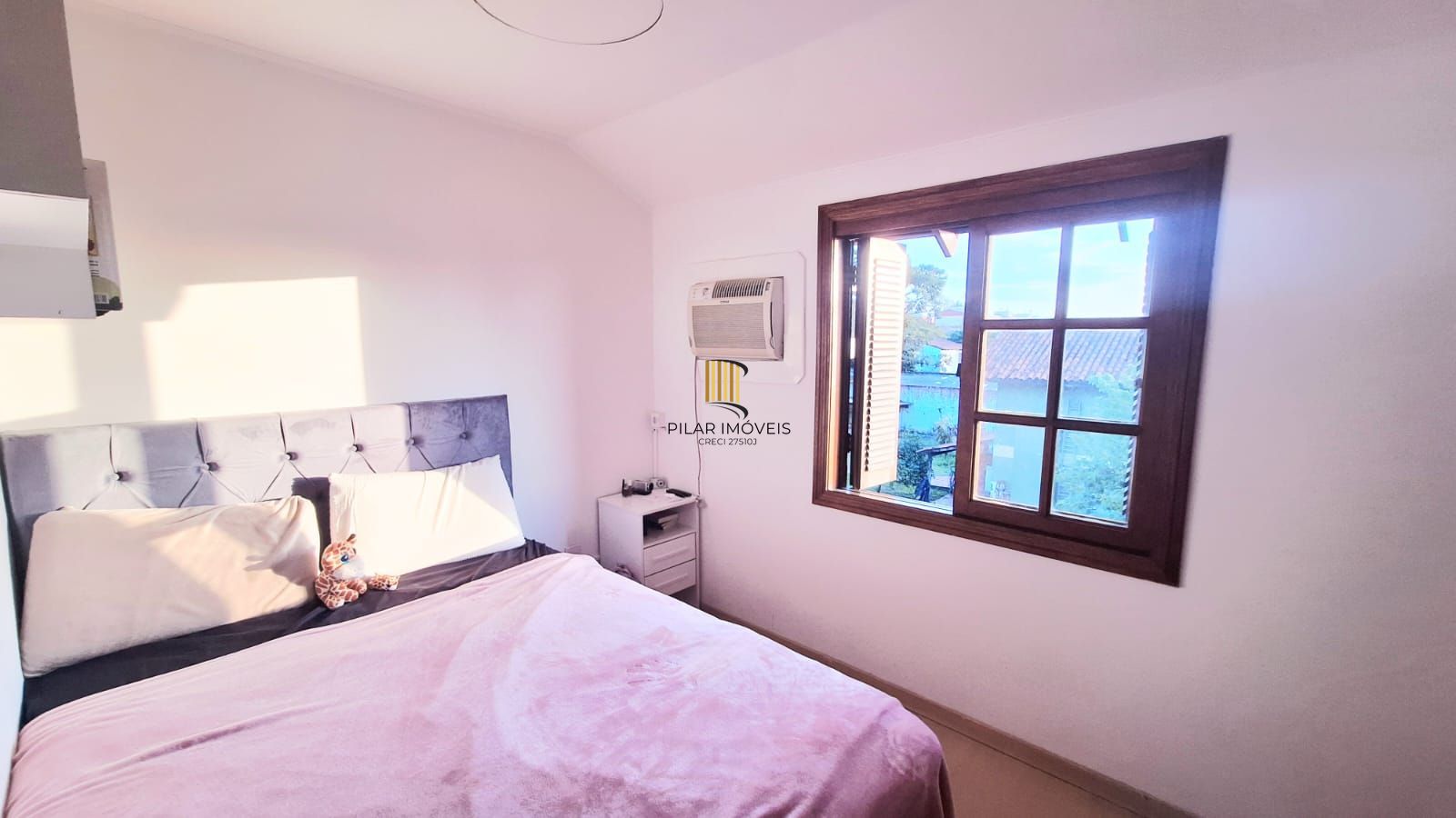 Casa com 2 dormitórios, 1 vaga, na Av. Otto Niemeyer, bairro Camaquã, Poa, RS