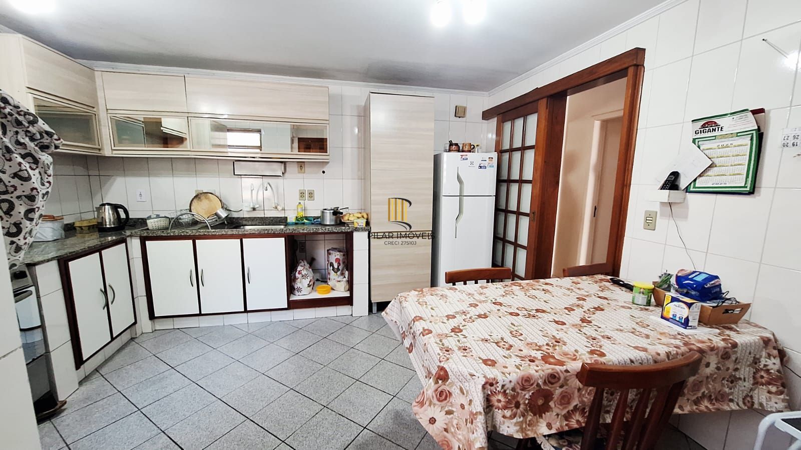 Casa com 4 dormitórios, piscina, 4 vagas, no bairro Teresópolis, Porto Alegre,RS