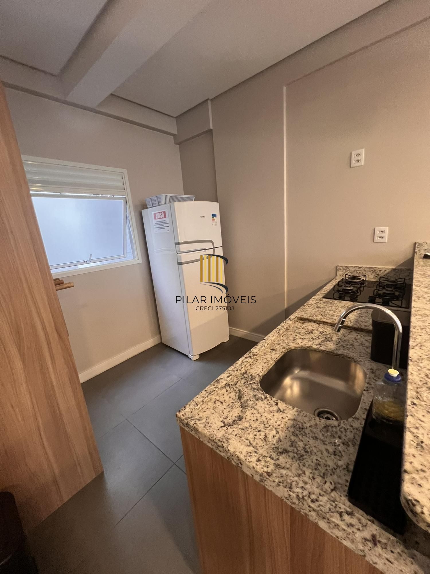 Apartamento com 2 dormitórios, sendo 1 suíte, 1 vaga, no bairro Floresta, em Porto Alegre, RS