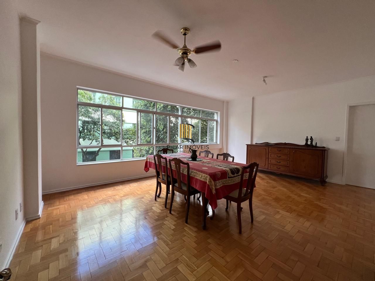 Apartamento amplo com 3 dormitórios,1 vaga, na Rua Duque de Caxias, Porto Alegre
