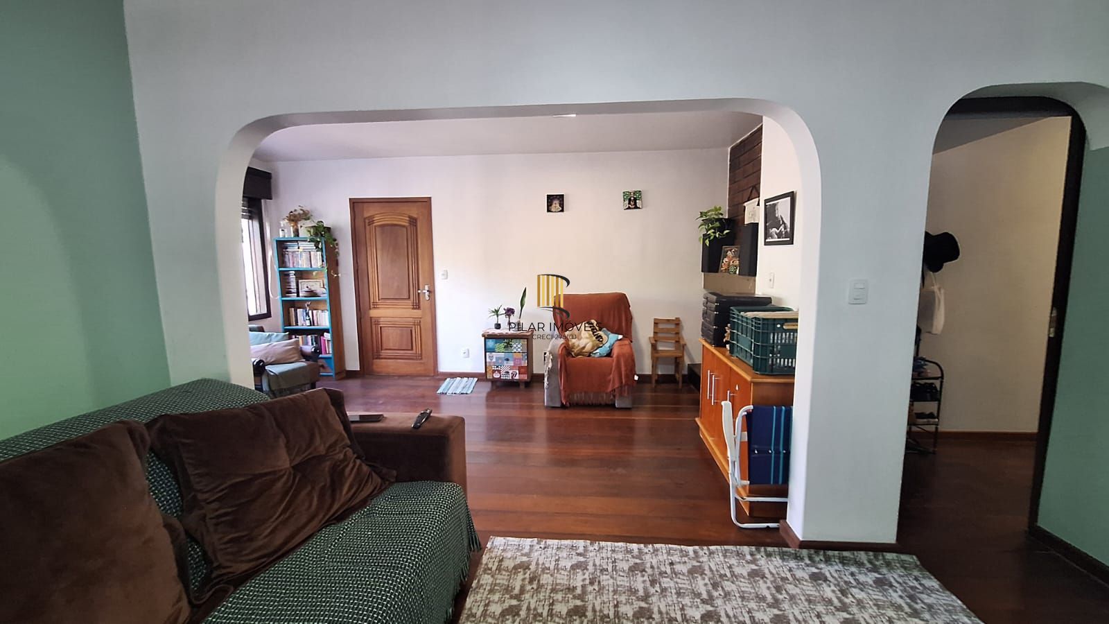 Casa com pátio frente e fundos , lareira churrasqueira, vaga proximo a Av do Forte.