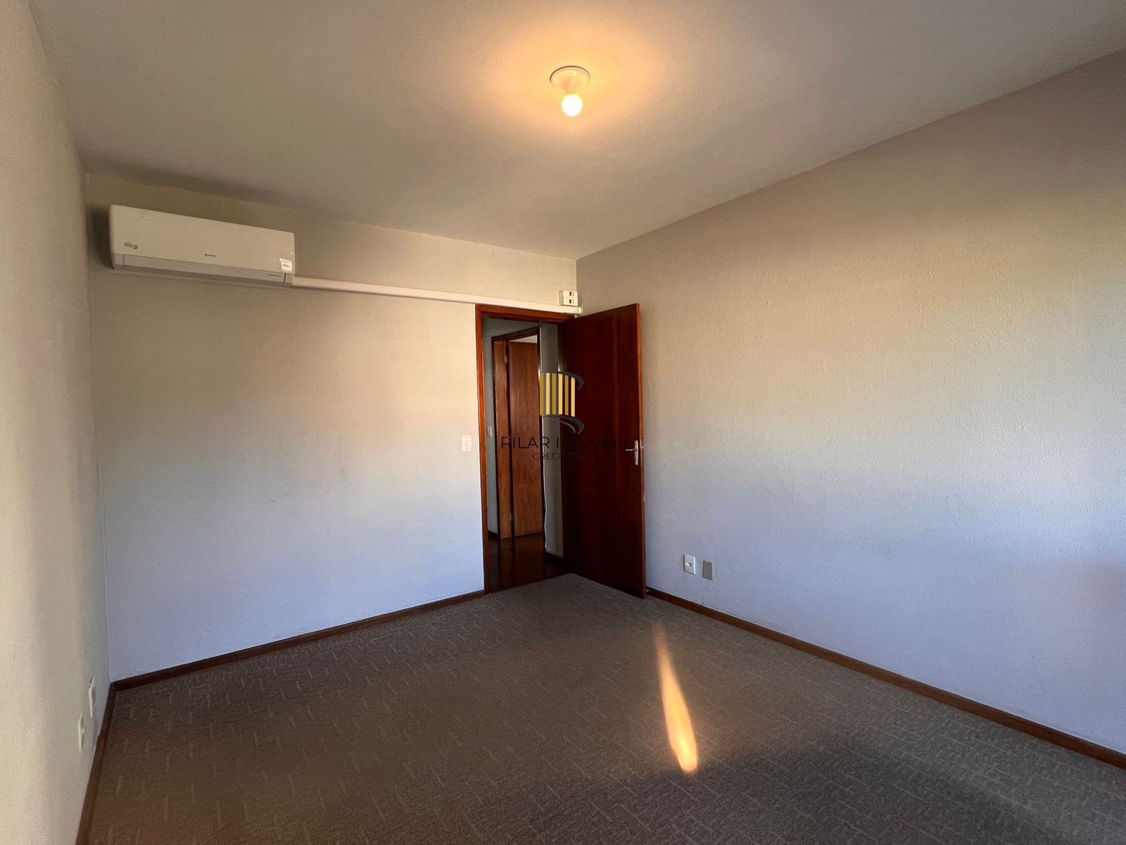 Apartamento com 2 dormitórios,1 vaga, no bairro Cristo Redentor, em Porto Alegre