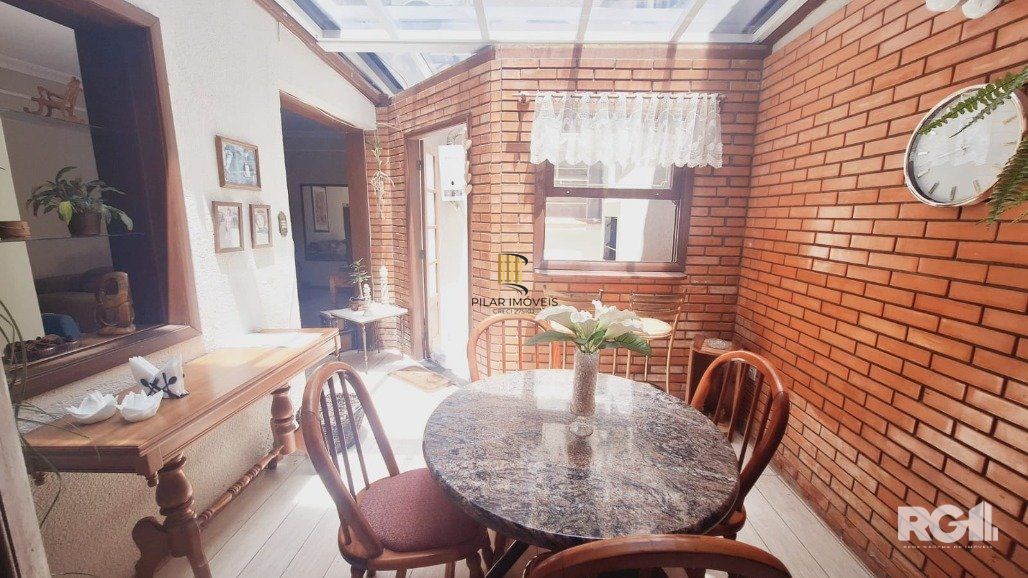 Apartamento com 3 dormitórios, 2 banheiros, 1 vaga no bairro Petrópolis em Porto Alegre, RS