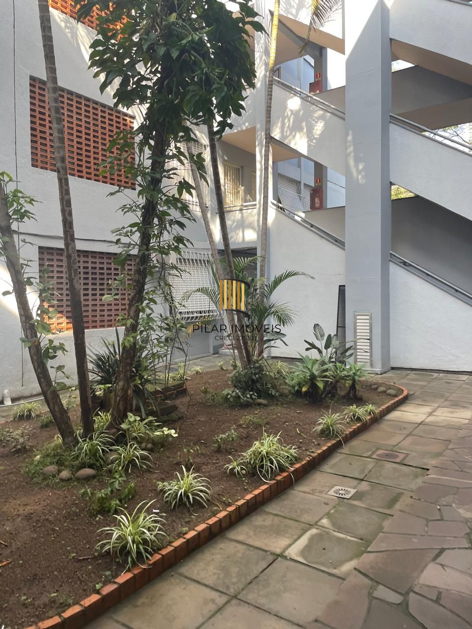Apartamento 02 dormitórios bairro Menino Deus .