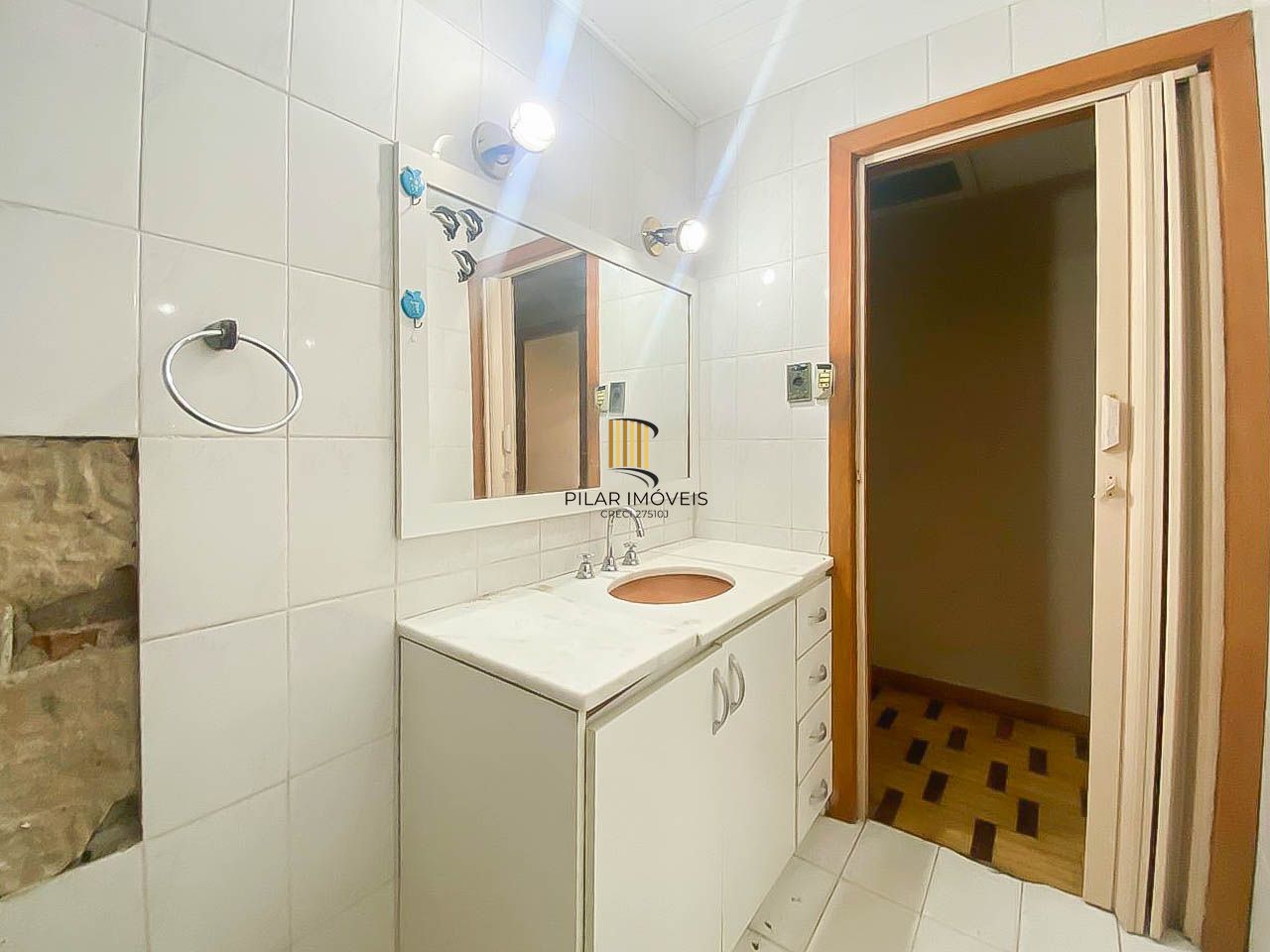 Apartamento 2 Dormitórios com Vaga Coberta no Menino Deus – Av. Ganzo, de Frente