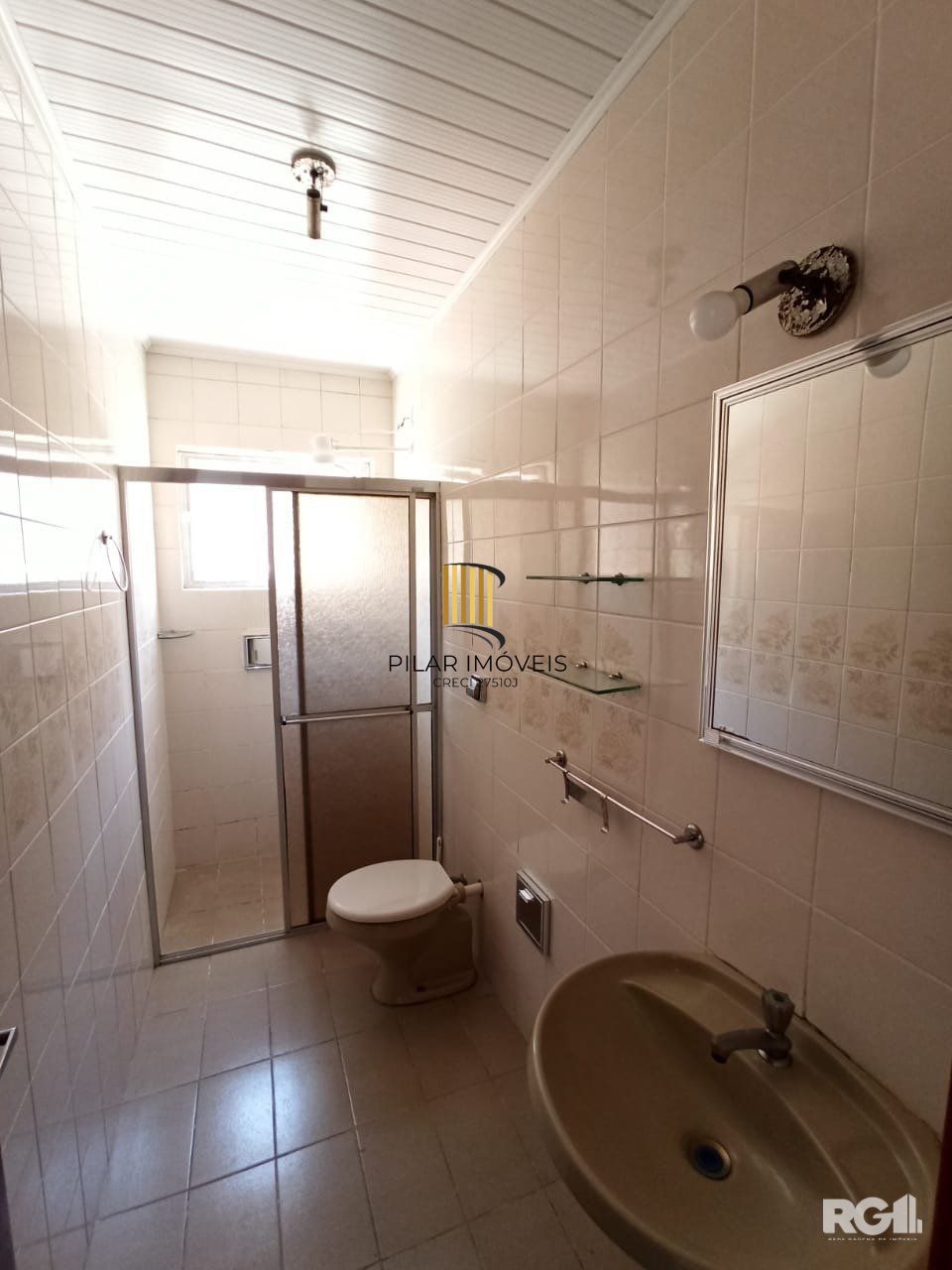 Ótimo apartamento à venda no bairro Menino Deus, em Porto Alegre.