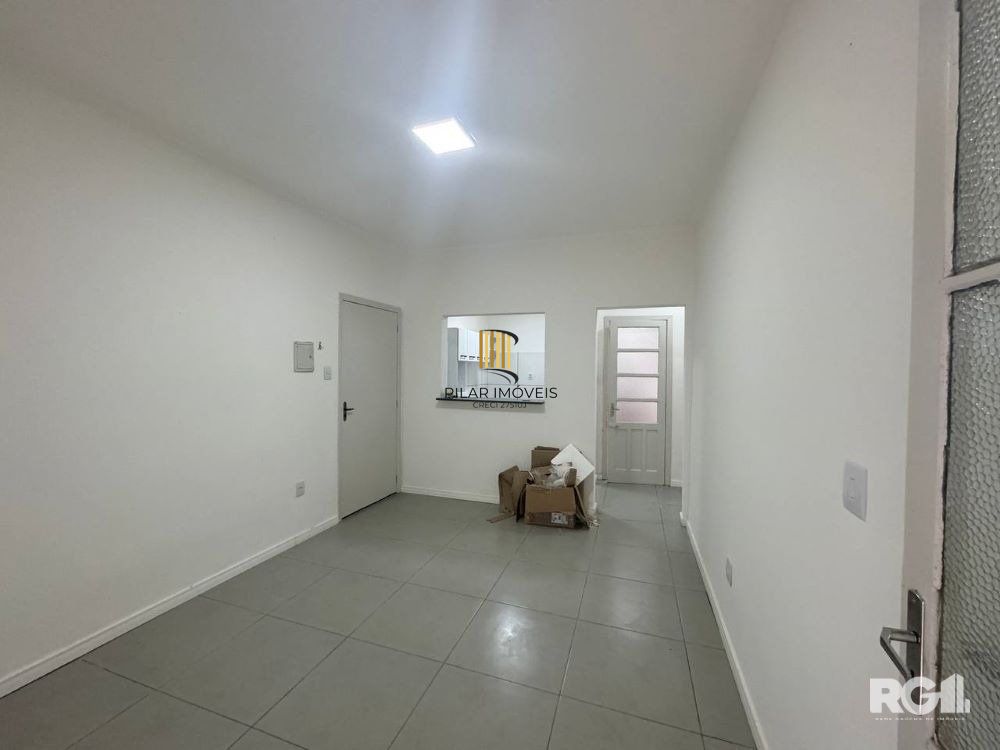 Apartamento GARDEN com dois pátios  privativos,  1 dormitório, sala, cozinha, 1 banheiro   na Av. Getúlio Vargas
