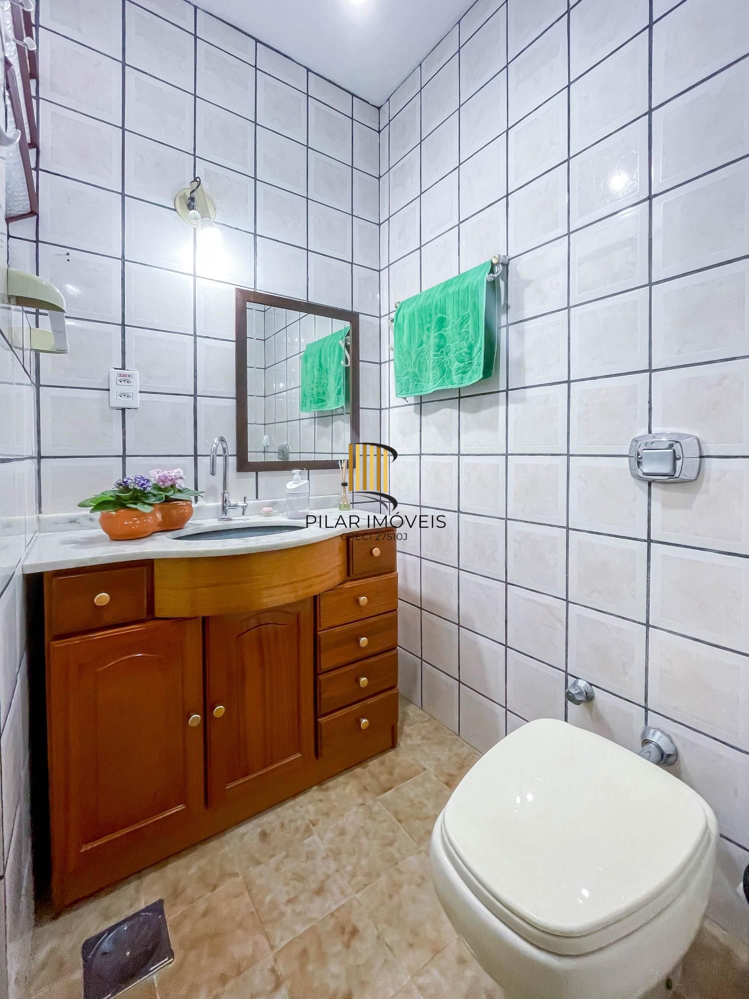 APARTAMENTO 1 DORMITÓRIO, SACADA, 1 VAGA - BAIRRO SÃO SEBASTIÃO
