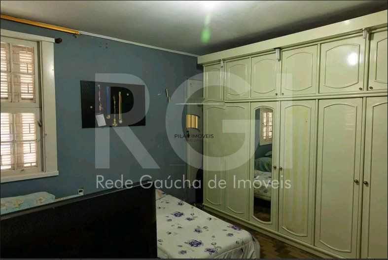 Casa para Venda - 210m², 4 quartos, sendo 1 suites, 4 vagas - Petrópolis