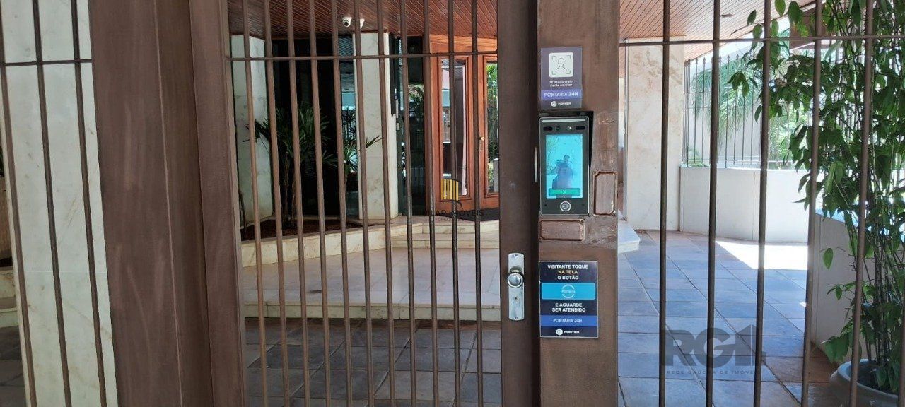 Apartamento de 152 m², com 3 dormitórios, 1 suíte e 2 vagas no bairro Bom Fim