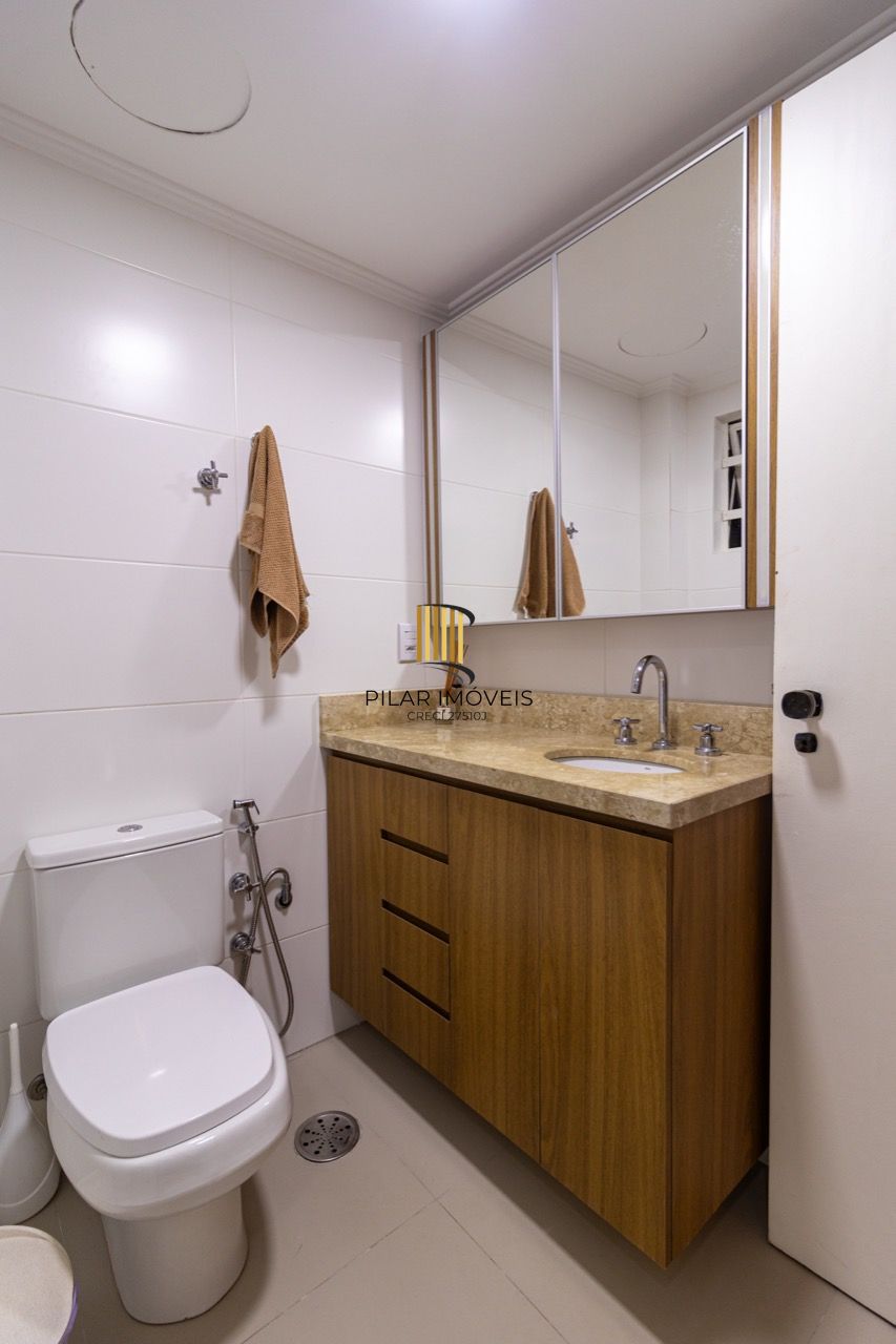 Apartamento 2 Dorm (1 Suíte) com 2 Banheiros, Vaga e Varanda – 87m² na Floresta