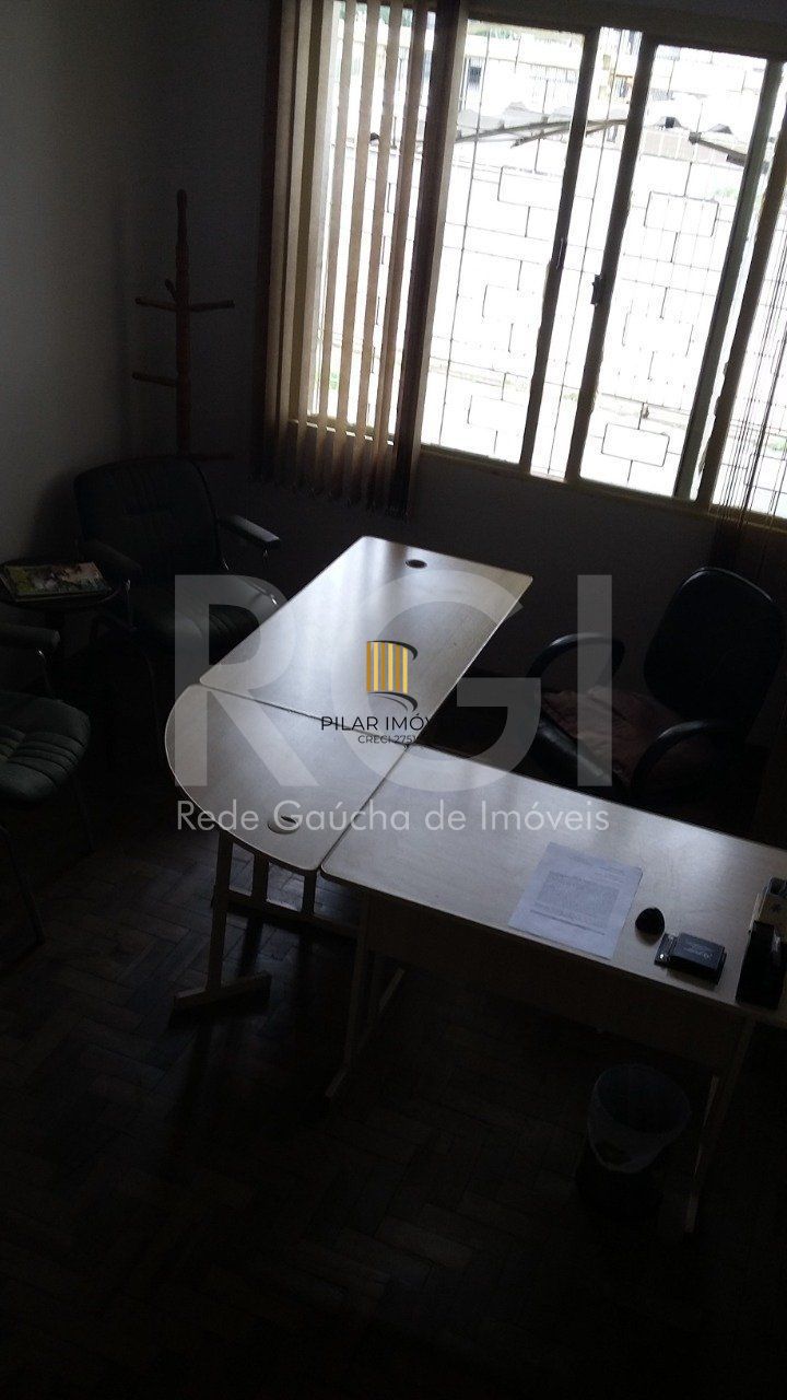 Casa com 4 quartos, 4 banheiros  e amplo pátio no miolo do bairro Cidade Baixa!