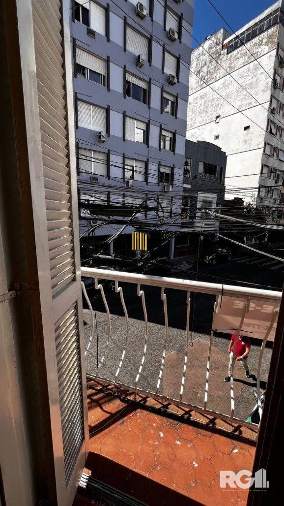 CASA A VENDA, AMPLA NA COMENDADOR BATISTA!