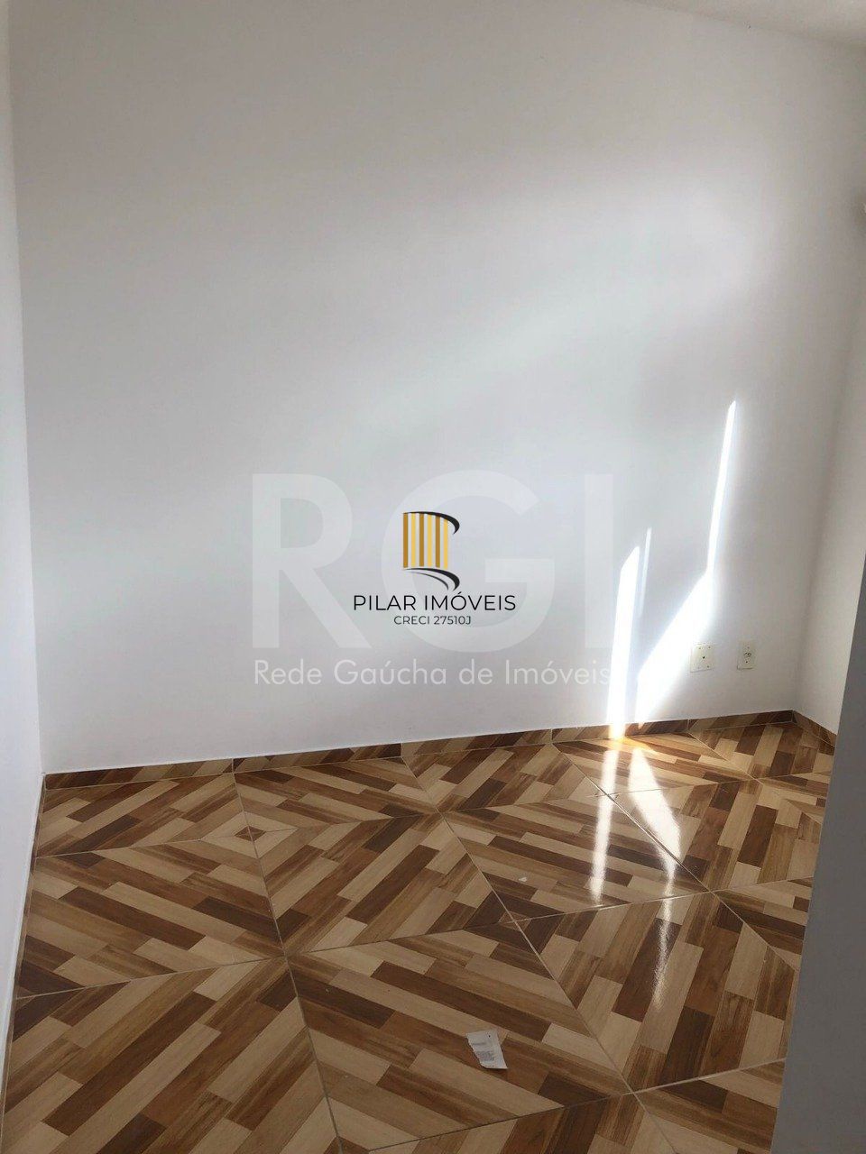 Apartamento com 2 quartos , 1 vaga em condominio fechado com portaria.