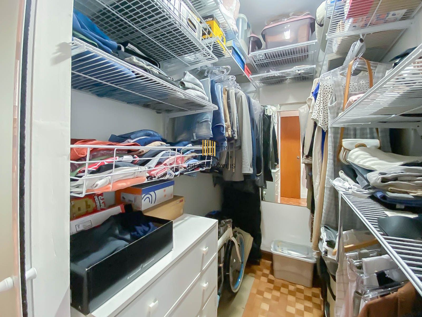 Apartamento 2 Dormitórios com Suíte, Closet, Escritório e Garagem no Rio Branco