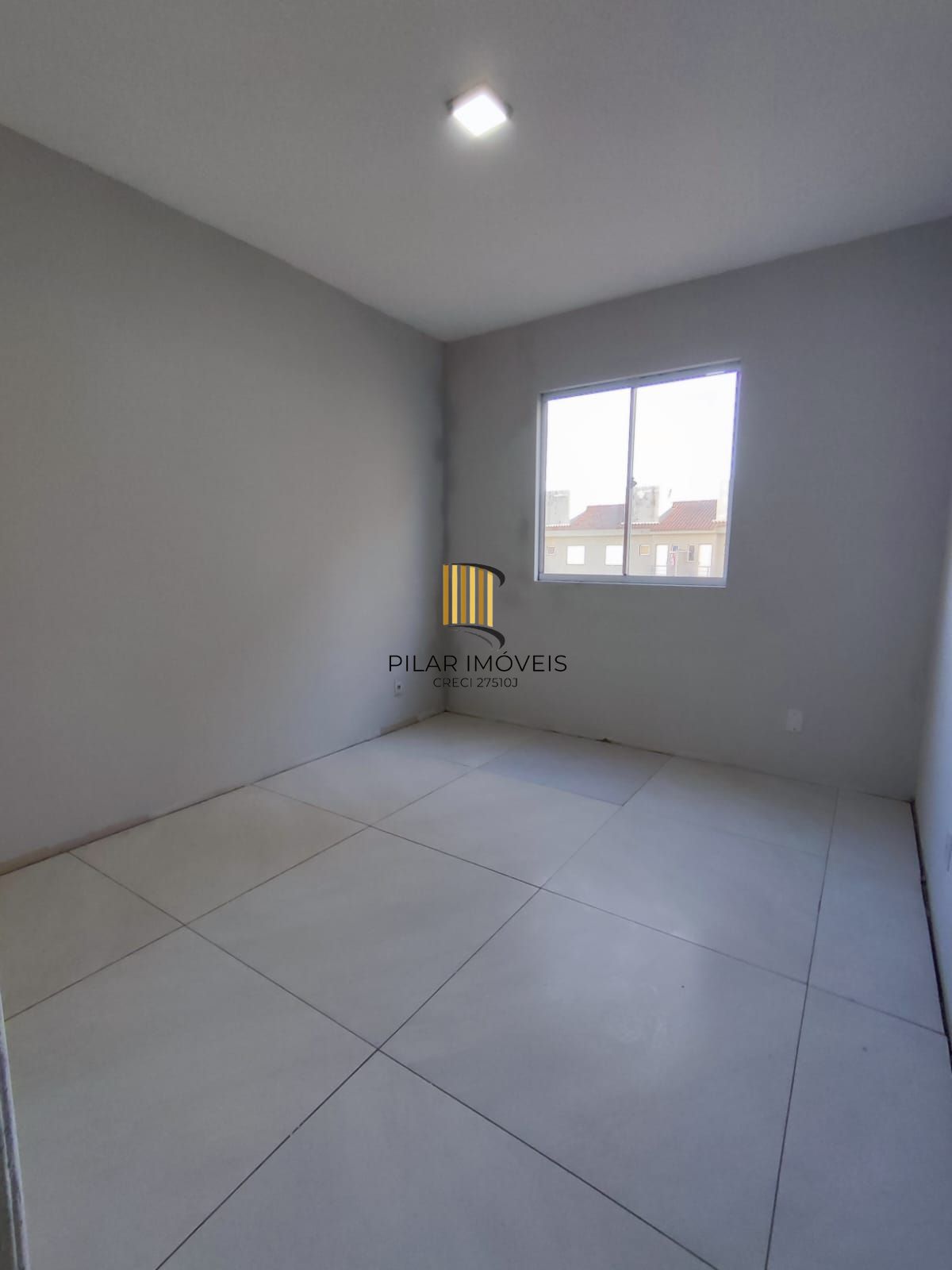Apartamento 2 dormitórios com garagem
