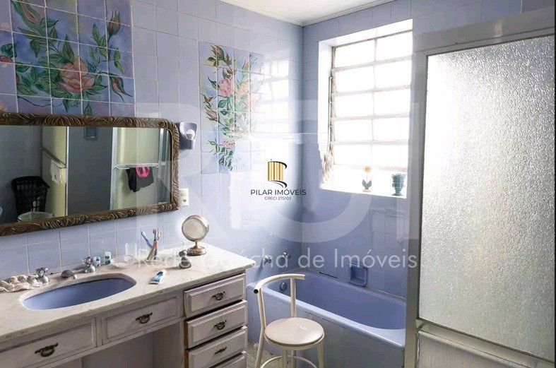 Casa para Venda - 210m², 4 quartos, sendo 1 suites, 4 vagas - Petrópolis