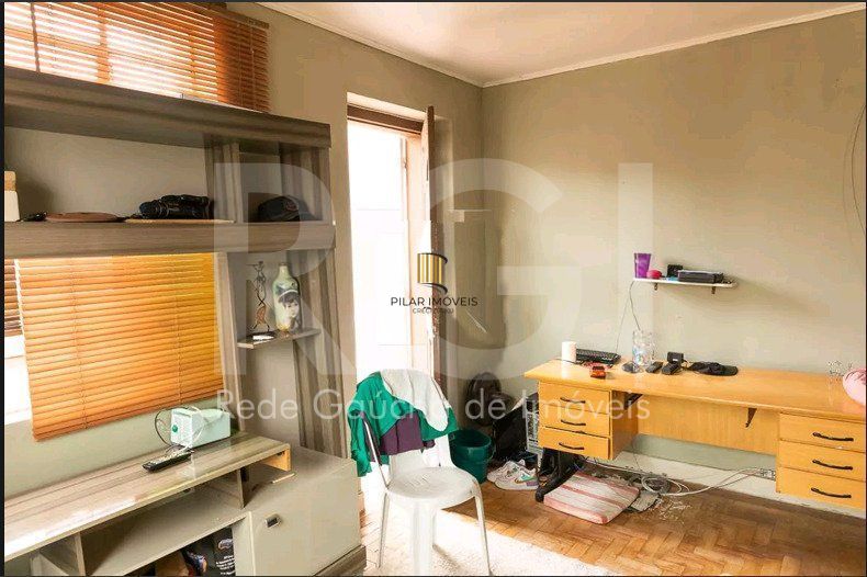 Casa para Venda - 210m², 4 quartos, sendo 1 suites, 4 vagas - Petrópolis