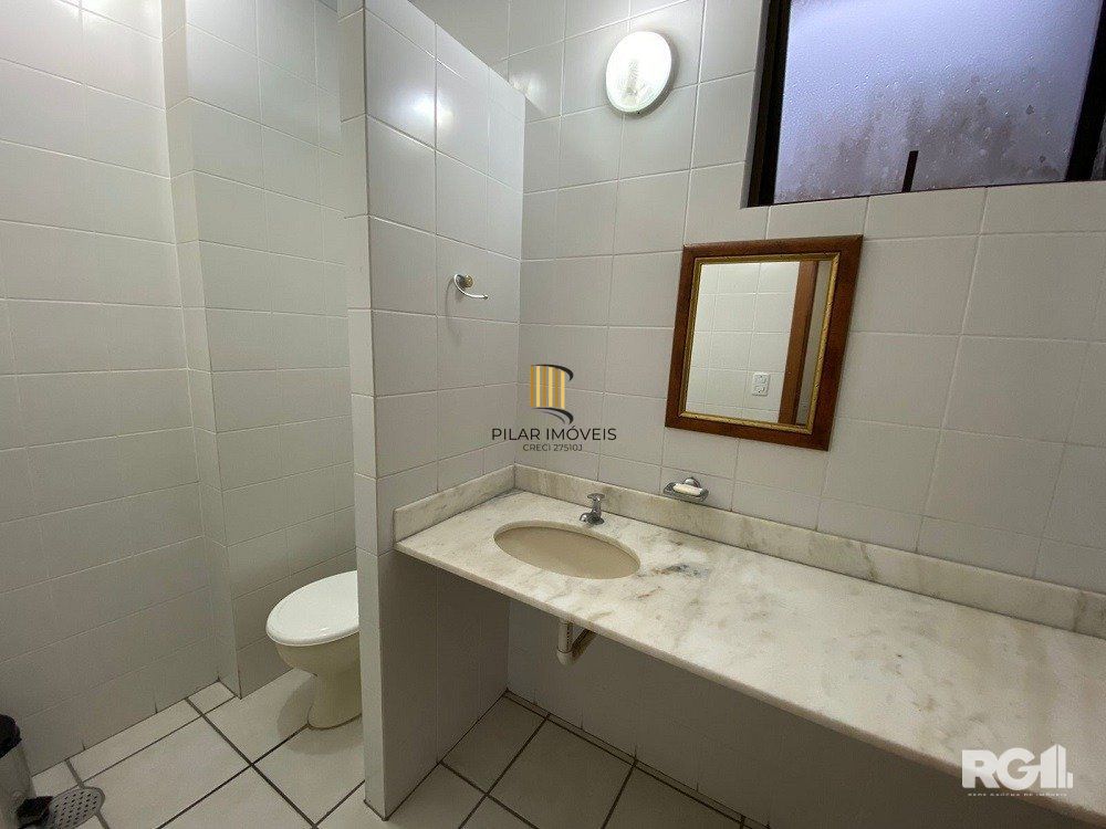 Apartamento 2 dormitórios com 2 vagas garagem na CIDADE BAIXA.